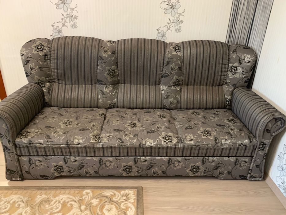 Диван та крісло у вітальню