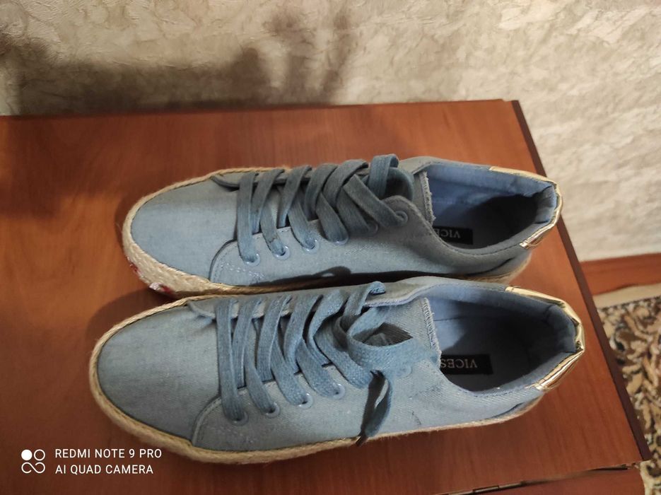 Кросівки жіночі джинсові