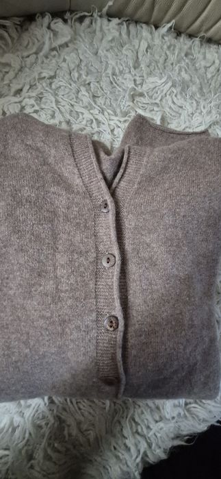 Nowy sweterek z kapturem 100% wool