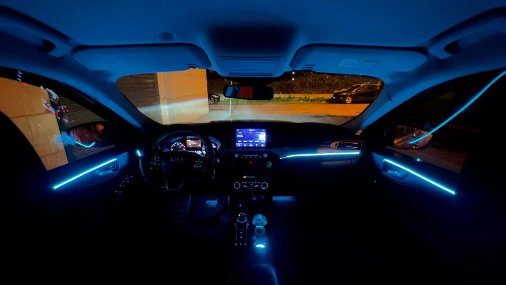 Oświetlenie LED Ambient Light do samochodu – zestaw podświetlenia wnętrza Premium