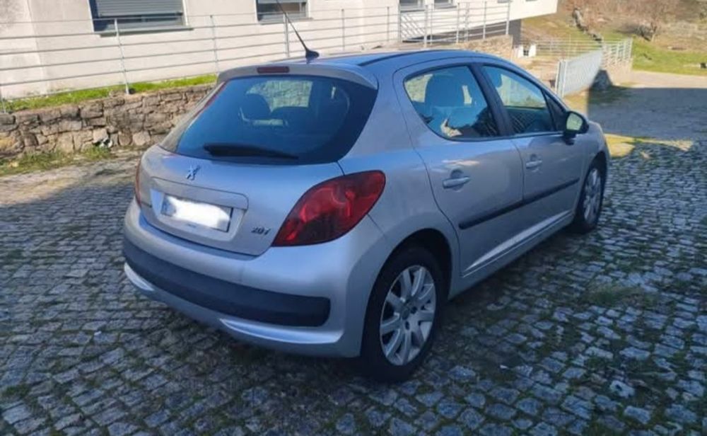Peugeot 207 1.6HDI 5 lugares Selo antigo foto 4