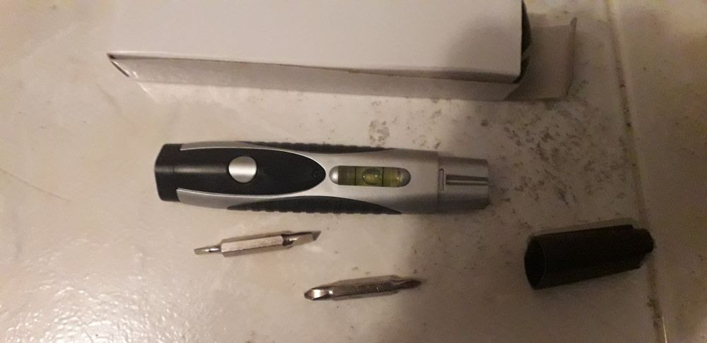 Ferramenta com nível