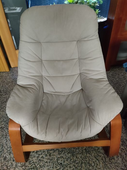 Cadeirão em pele camurça