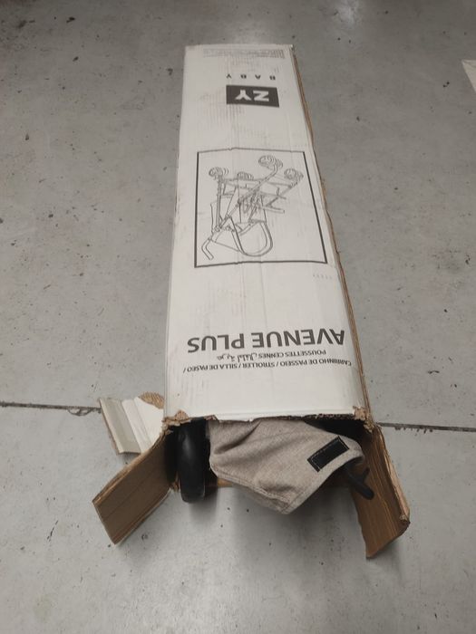 Carrinho de passeio Zippy nova