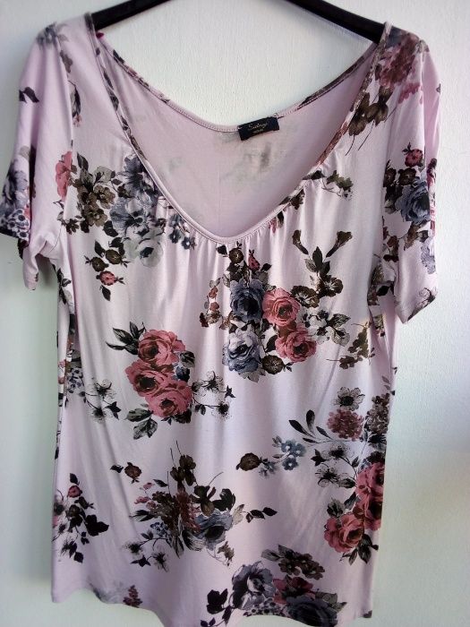 Blusa rosa com motivos florais - Tamanho L