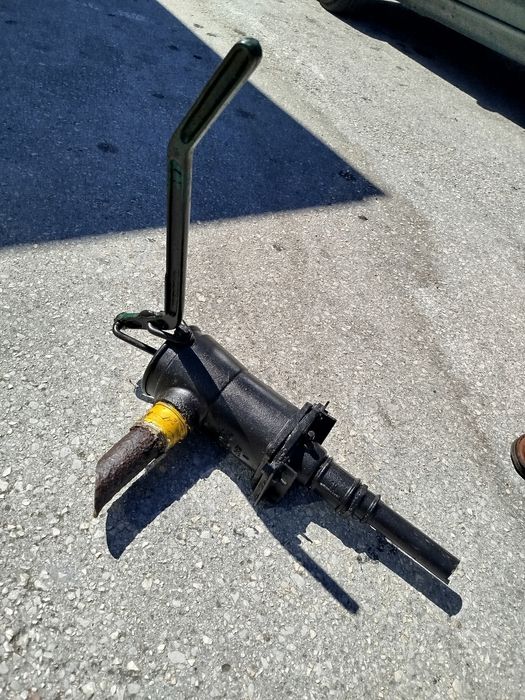 Bomba de puxar água manual antiga