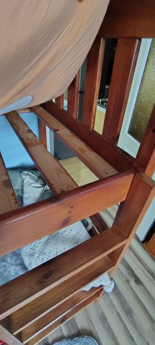 Łóżko piętrowe drewniane