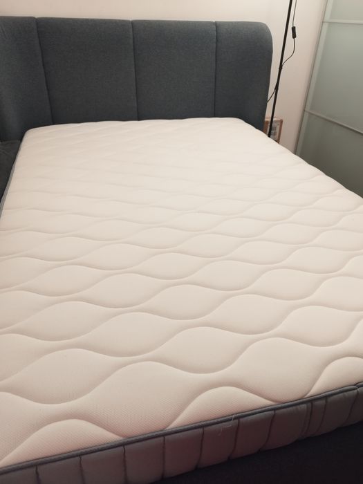 Cama de casal com colchão