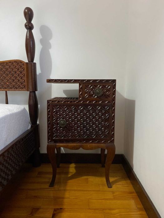 Mesinhas de cabeceira trabalhadas dos anos 60