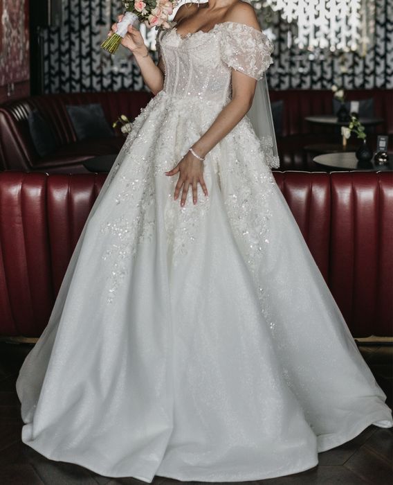 Продам неймовірно гарну весільну сукню