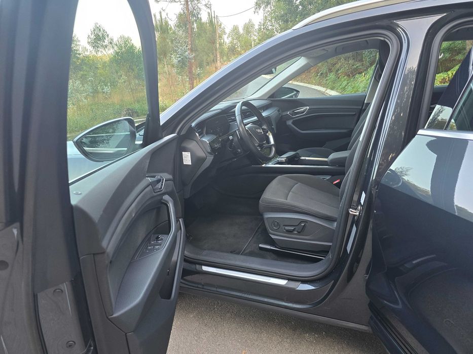 Audi e-tron 50 Quattro | 331 cv | 123.000km | Cinza Manhattan Metálico | Dezembro 2020