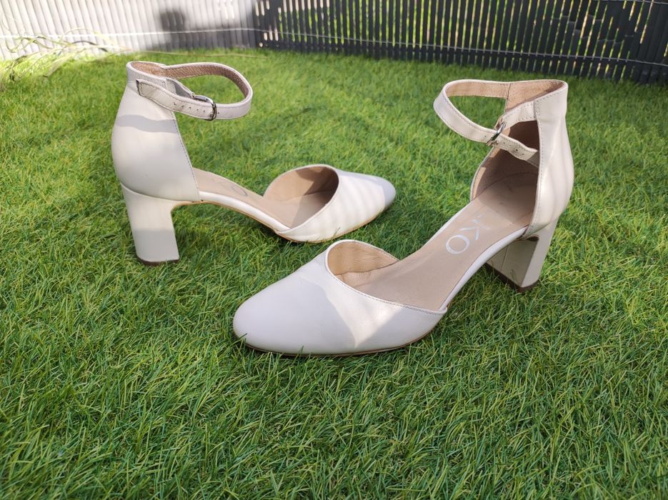 Buty Ryłko ślubne kremowe rozm. 39