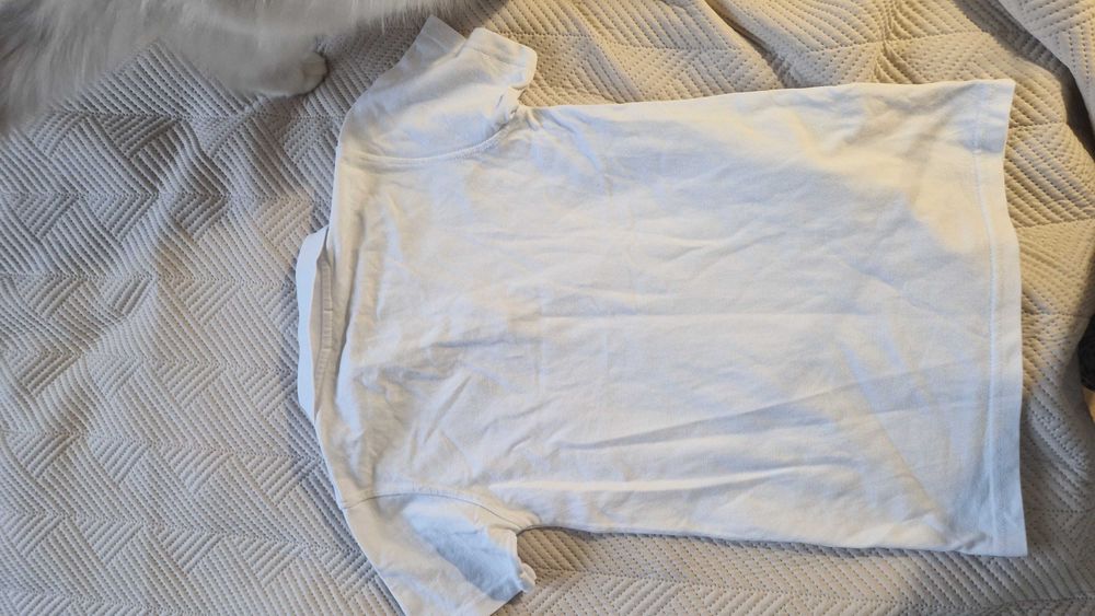 Biała polówka z krótkim rękawem. Rozmiar ok 152.