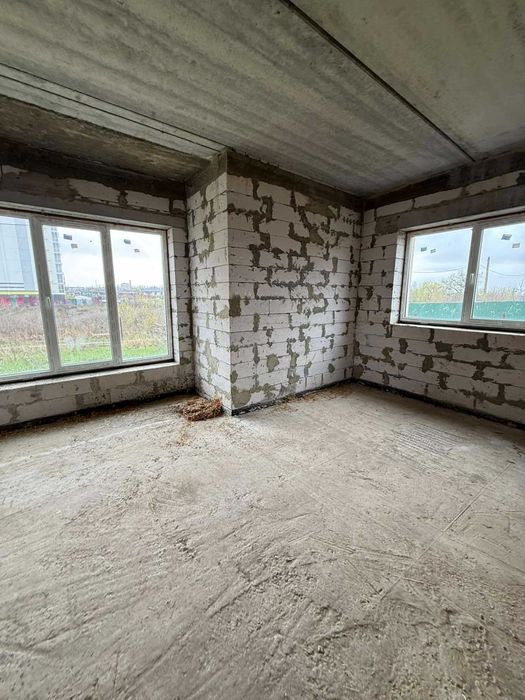 Продаж будинку 180 м² + гараж | 10 соток | біля озера | комунікації
