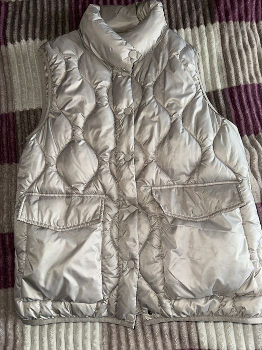 Жилетка осіння, одягала лише кілька разів. Стан майже новий.