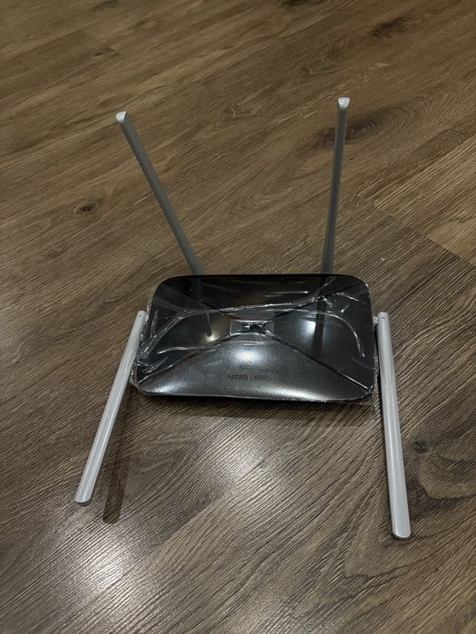 Роутер, провідник wi fi, інтернет