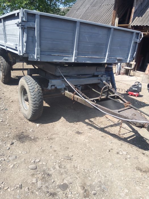 Продається трактор ЮМЗ 6  ,ціна самого трактора .4 т можливий обмін на