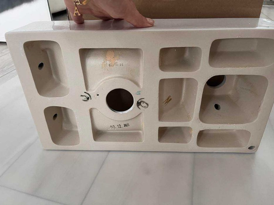 Umywalka ceramiczna nablatowa 40 x 22 Leia