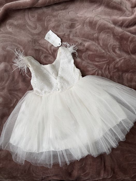 Продам дитяче плаття білого кольору
