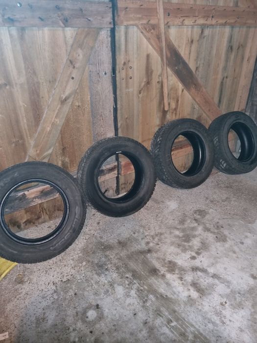 Opony  215x65x16  Lassa
