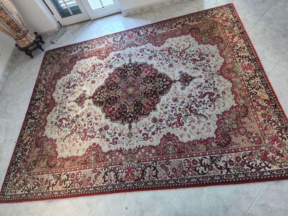 Tapete oriental 250x196 cm em bom estado