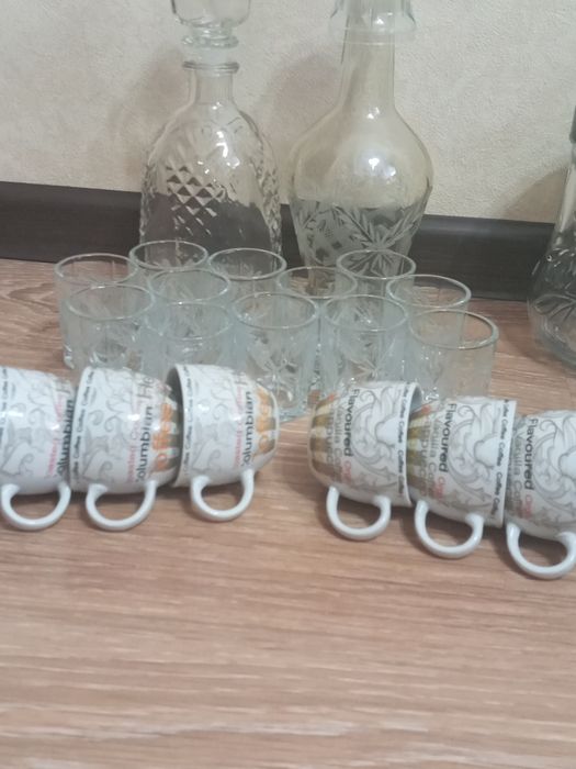 Баночки для сыпучих,графины,чашки.Цена за всё.