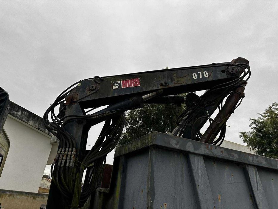 Volvo FL 6 - 14 com grua