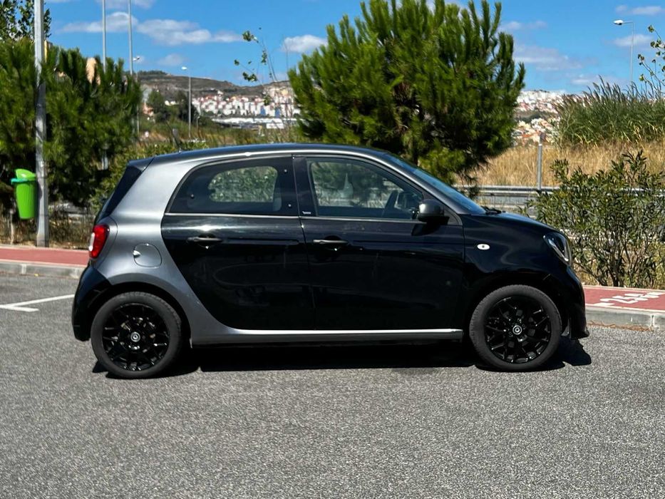 smart Forfour de 90CV de caixa manual na versão Passion irrepreensível