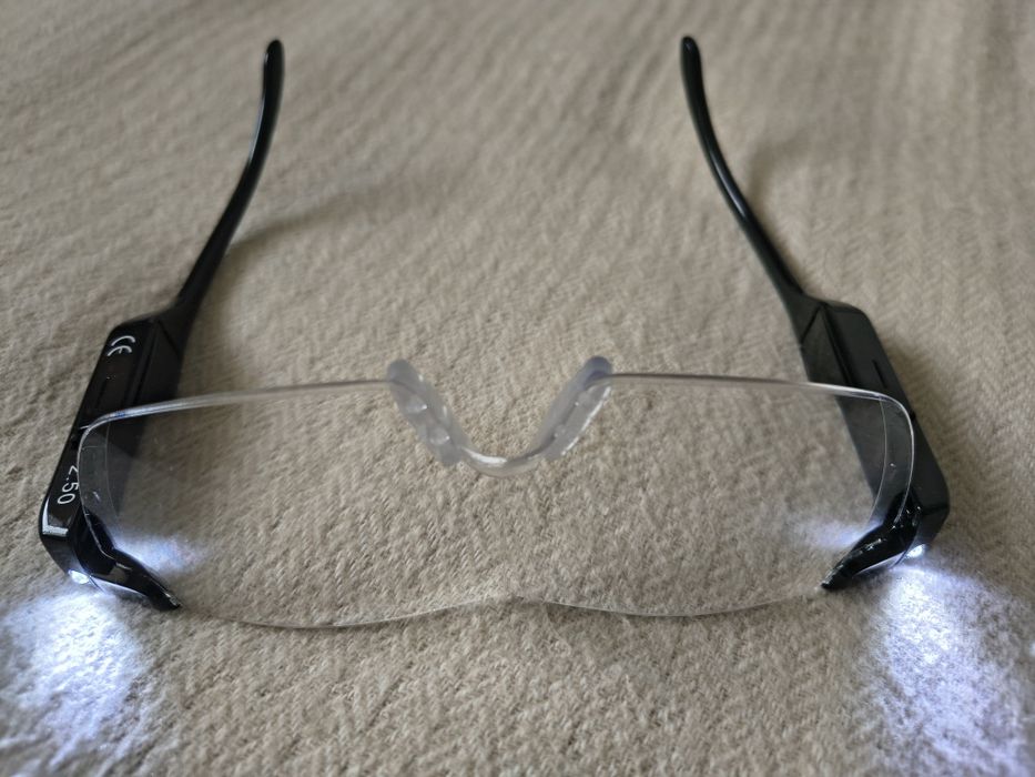 Okulary powiększające +2.50 z funkcją LED