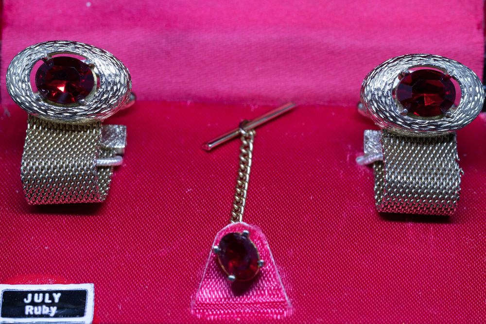 Botões de punho com alfinete de gravata