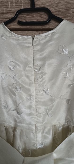 Sukienka kremowa 128