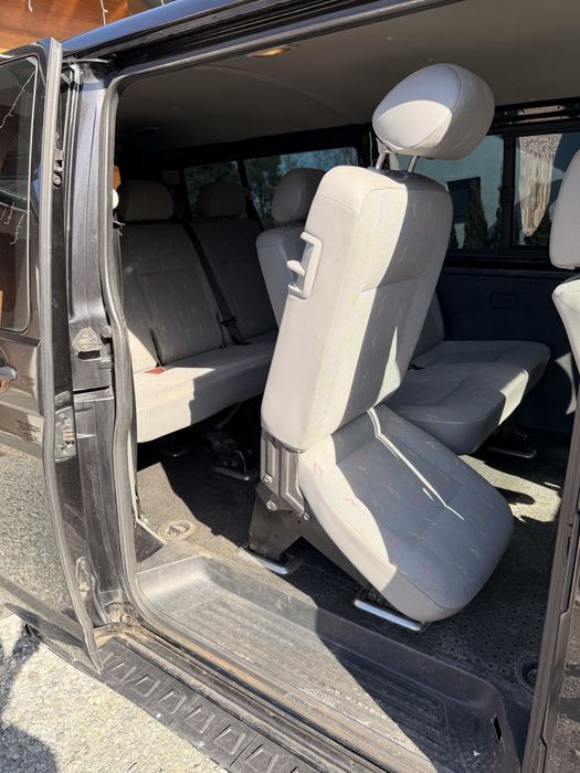 Volkswagen Transporter T5 9 osob long