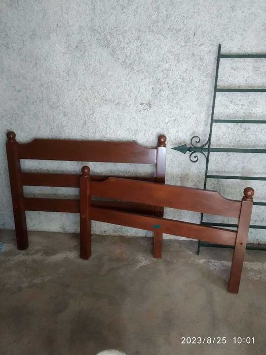 Cama de pinho maciço (200x105 cm) com estrado e colchão