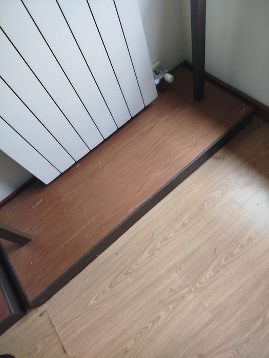 Roupeiro-charriô em metal e madeira