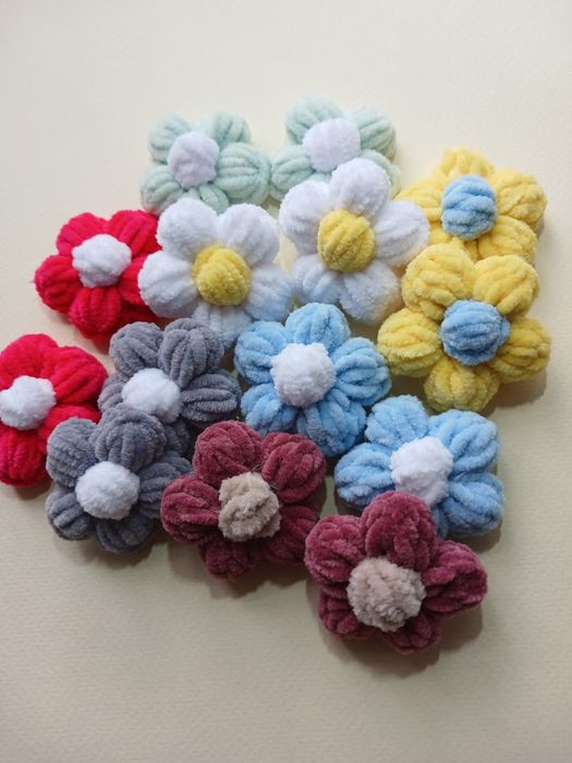 В'язані ромашки,квіти з плюшевої пряжі, декор