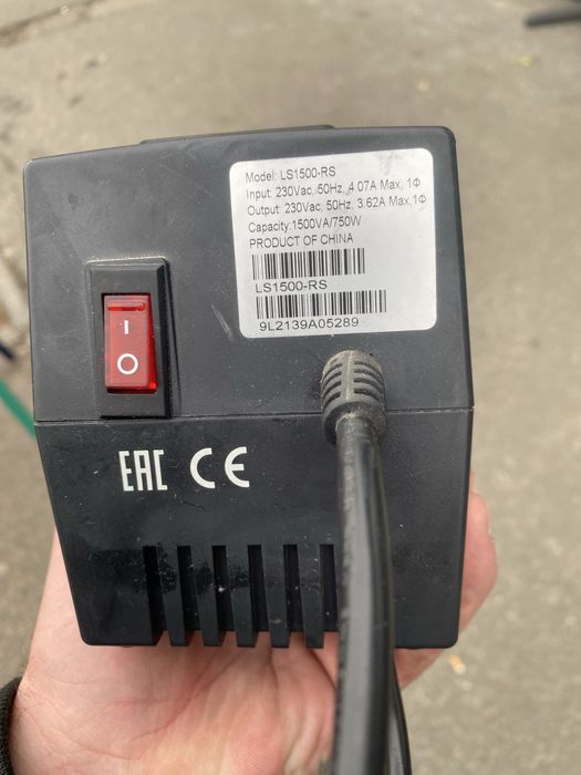 Продам стабілізатор напруги APC Line-R LS1500-RS.