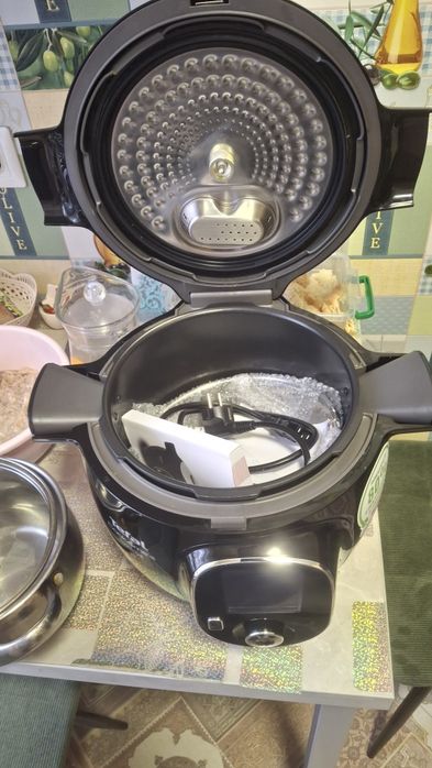 Мультиварка Tefal.Ще на гарантии.