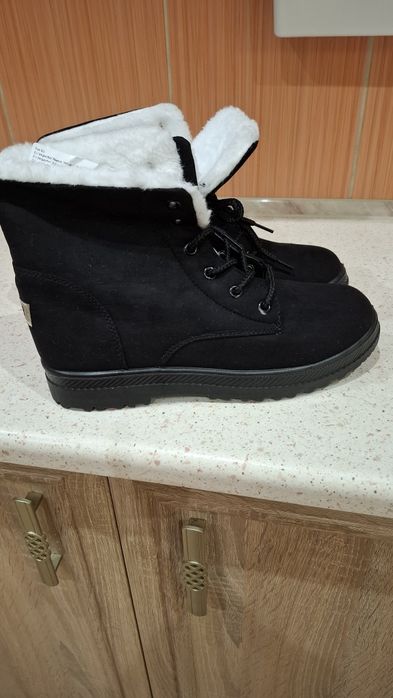 Nowe buty damskie zimowe.