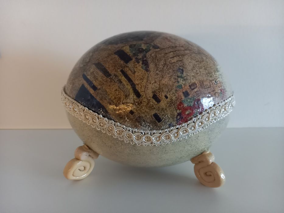 Szkatułka ze strusiego jajka