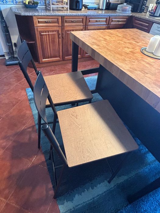 Ilha de cozinha com 2 cadeiras como nova