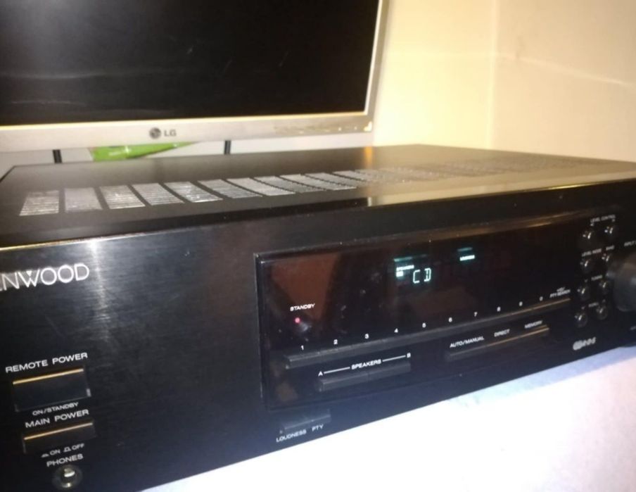 Amplificador Kenwood com rádio RDS