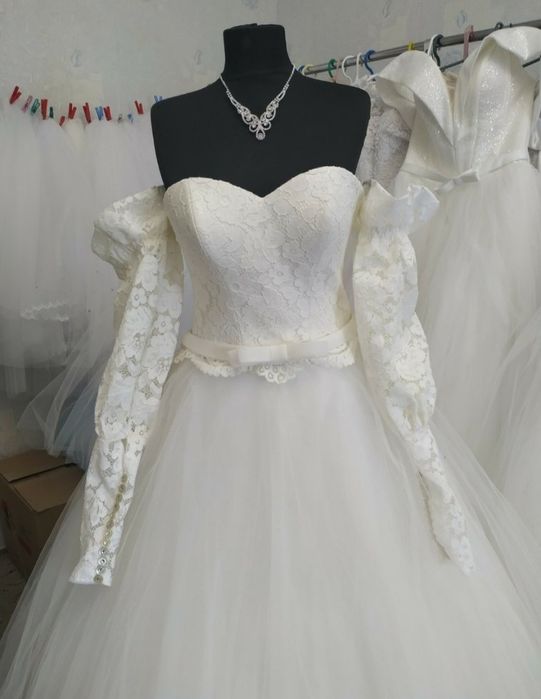 Весільна сукня 44-46 розмір S-М, колір молочний.  Свадебное платье