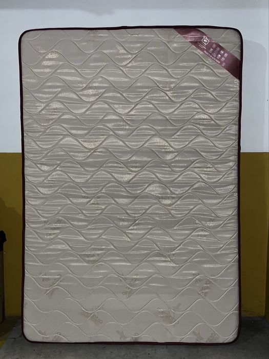 Colchão 140x200 casal, ergonómico, antialérgico