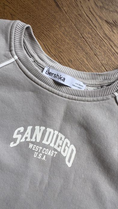 Світшот укорочений Bershka з принтом
