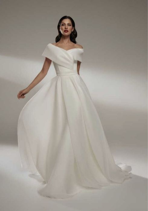 Весільна сукня або сукня для фотосесії