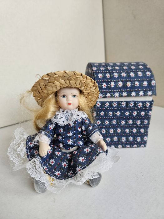 Boneca Porcelana com caixa