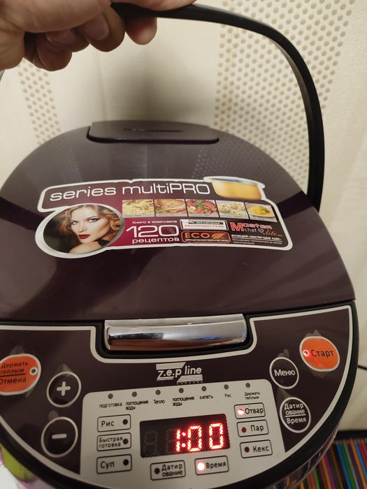Мультиварка практически новая