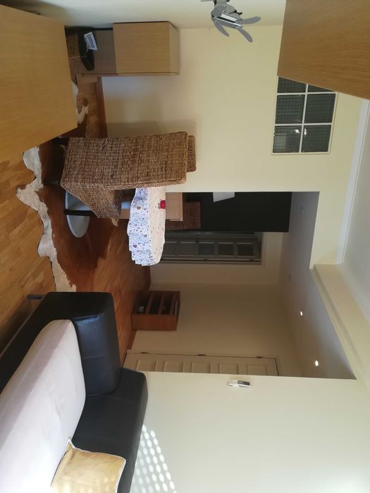 Apartamento T2 Praça Campo Pequeno c/Elevador Mobilado e Equipado.