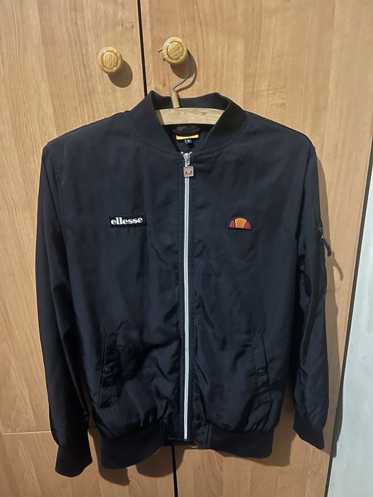 Крутезний Бомбер ellesse