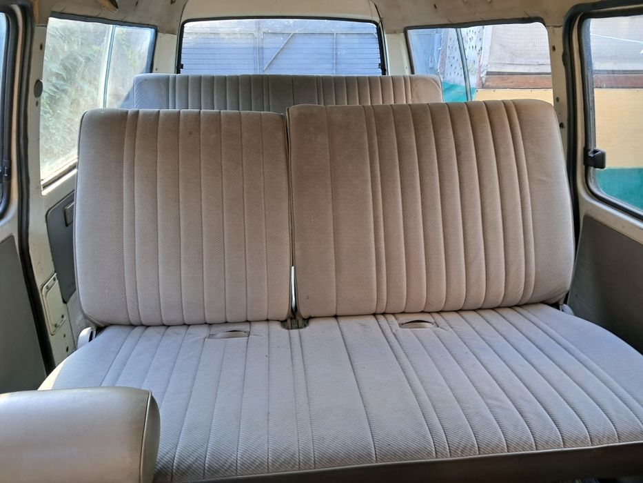 Автомобиль  MAZDA E2000